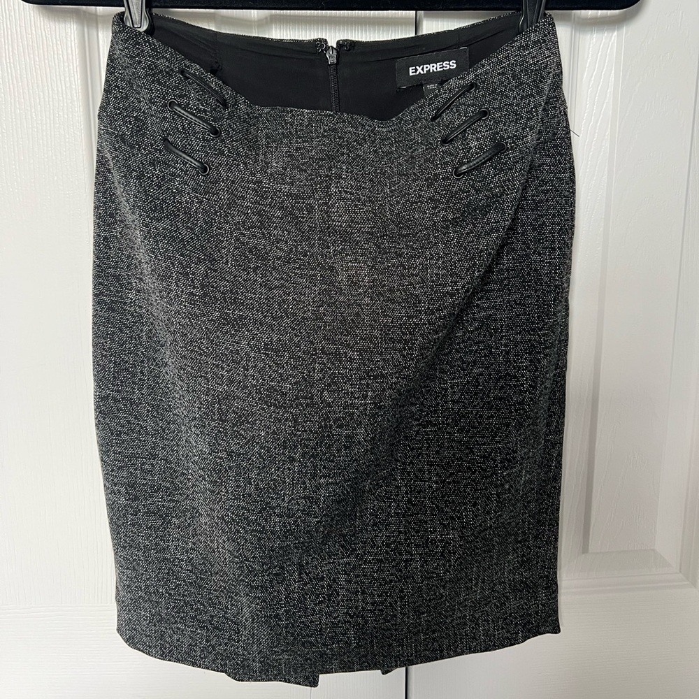 Express Black/white pattern pencil skirt - Size 0